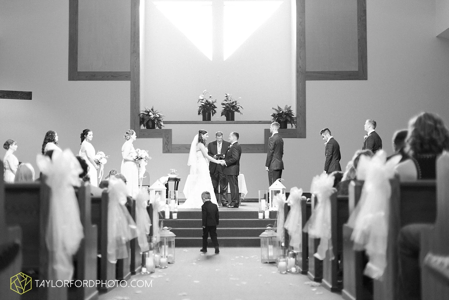 fort_wayne_indiana_wedding_photographer_taylor_ford_dupont_downs_0462.jpg
