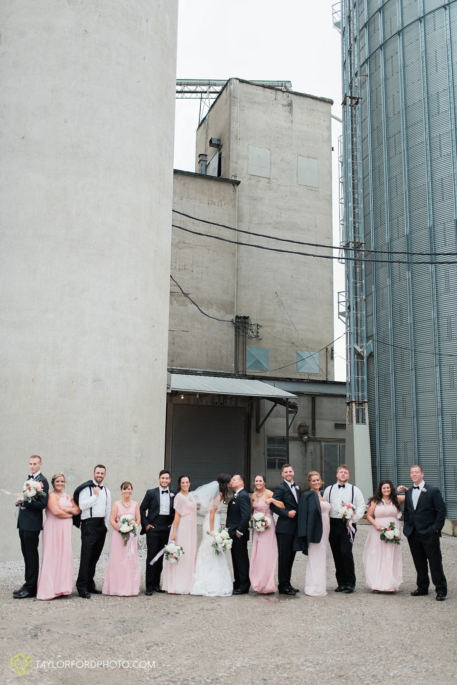 fort_wayne_indiana_wedding_photographer_taylor_ford_dupont_downs_0466.jpg