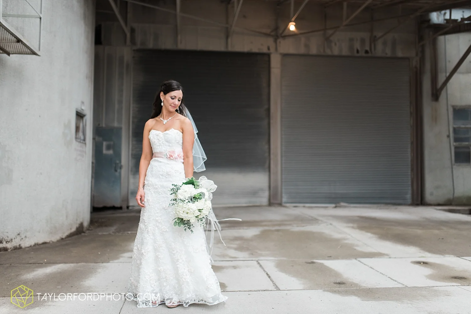 fort_wayne_indiana_wedding_photographer_taylor_ford_dupont_downs_0472.jpg