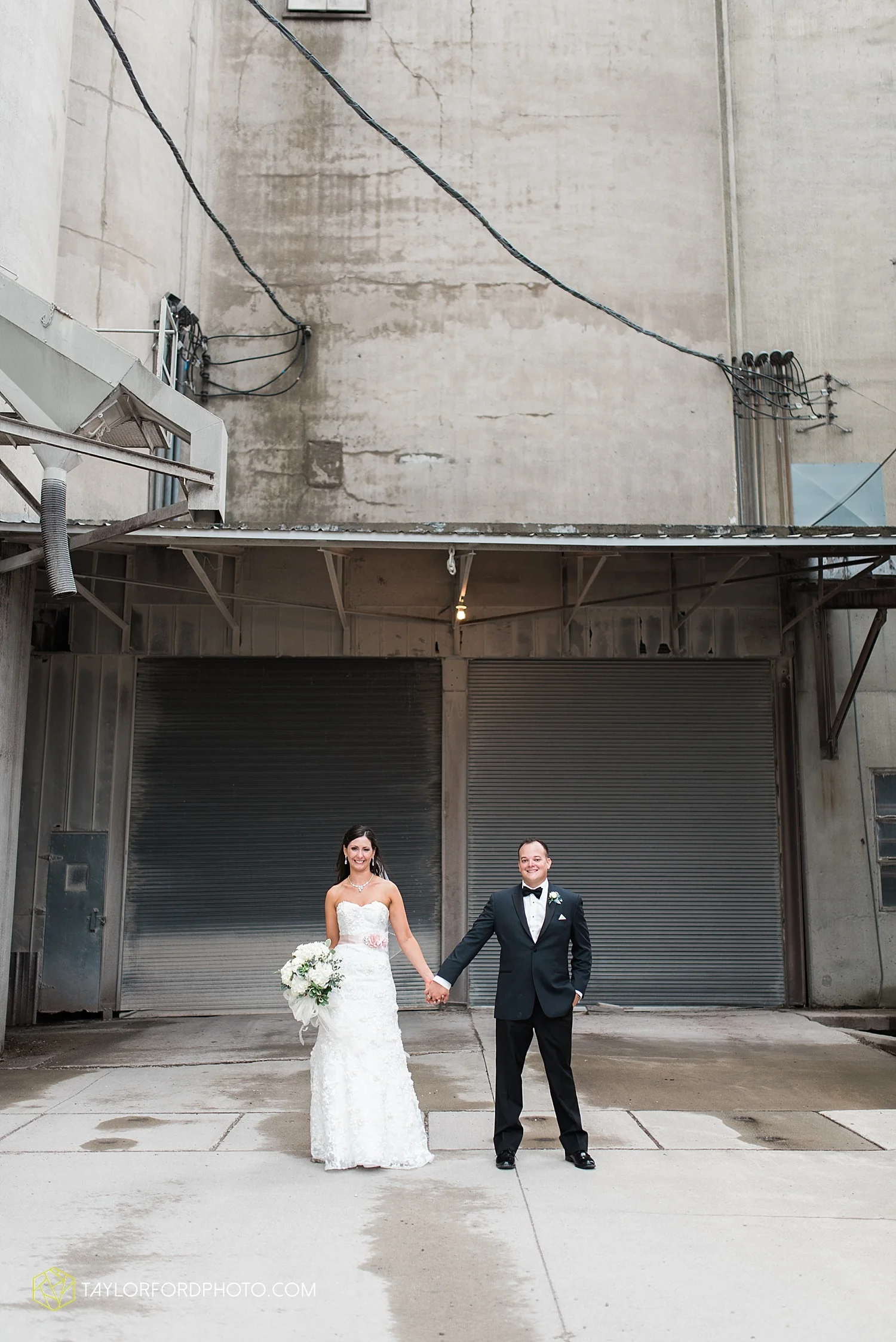 fort_wayne_indiana_wedding_photographer_taylor_ford_dupont_downs_0474.jpg