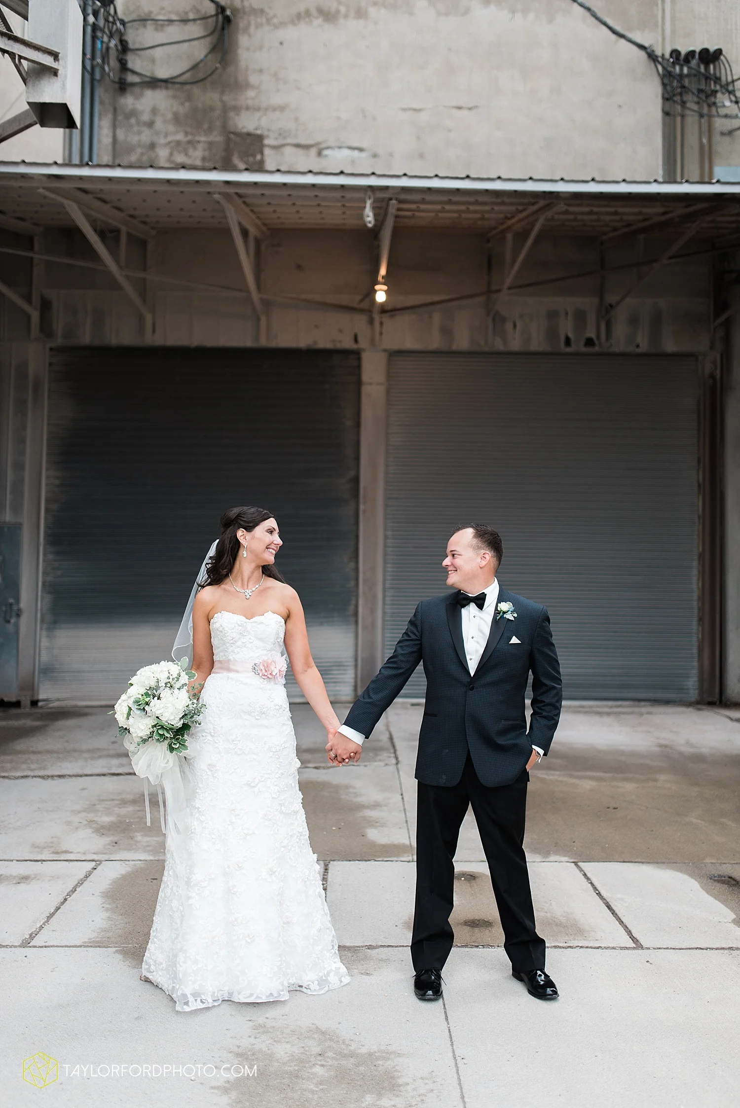 fort_wayne_indiana_wedding_photographer_taylor_ford_dupont_downs_0475.jpg