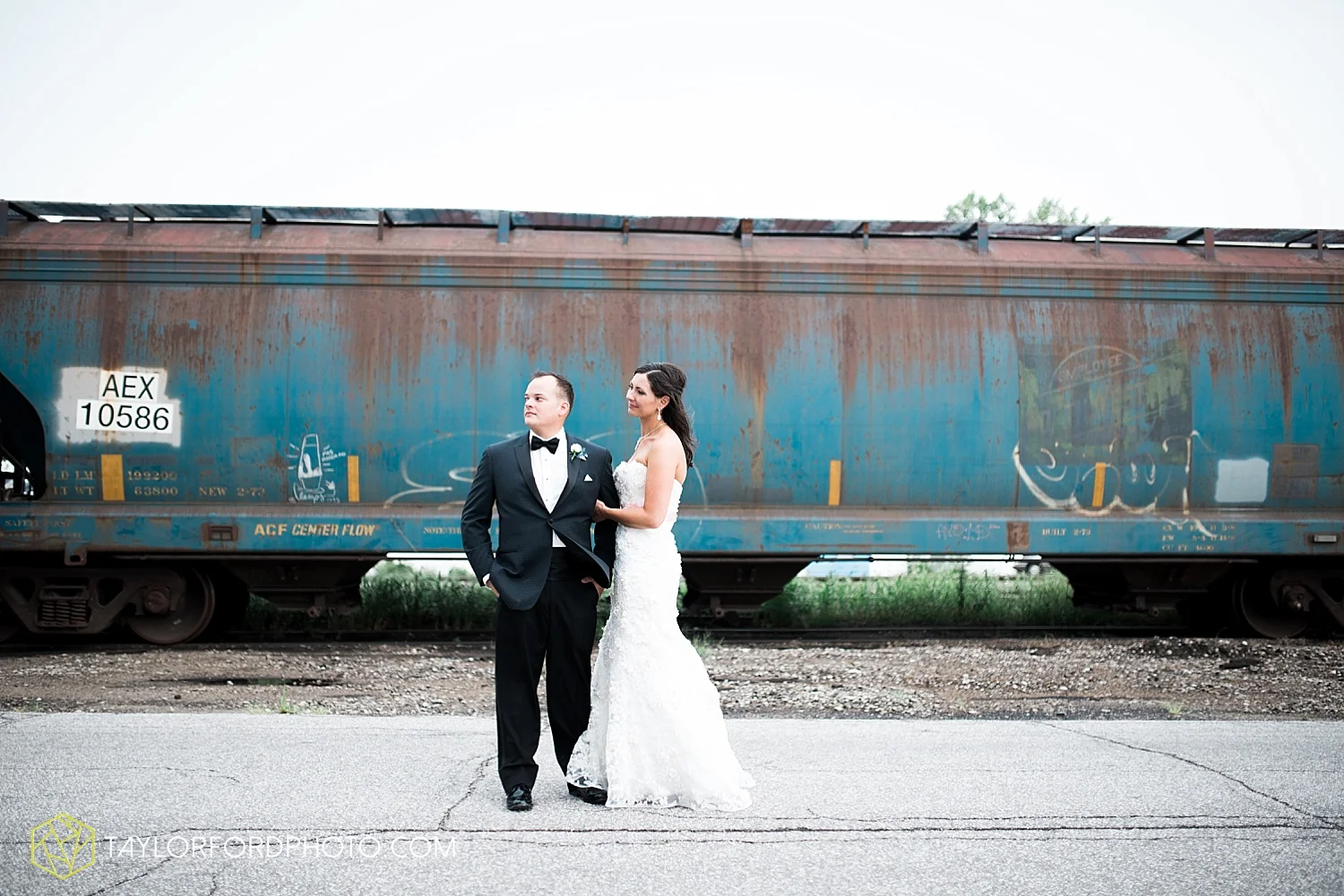 fort_wayne_indiana_wedding_photographer_taylor_ford_dupont_downs_0479.jpg