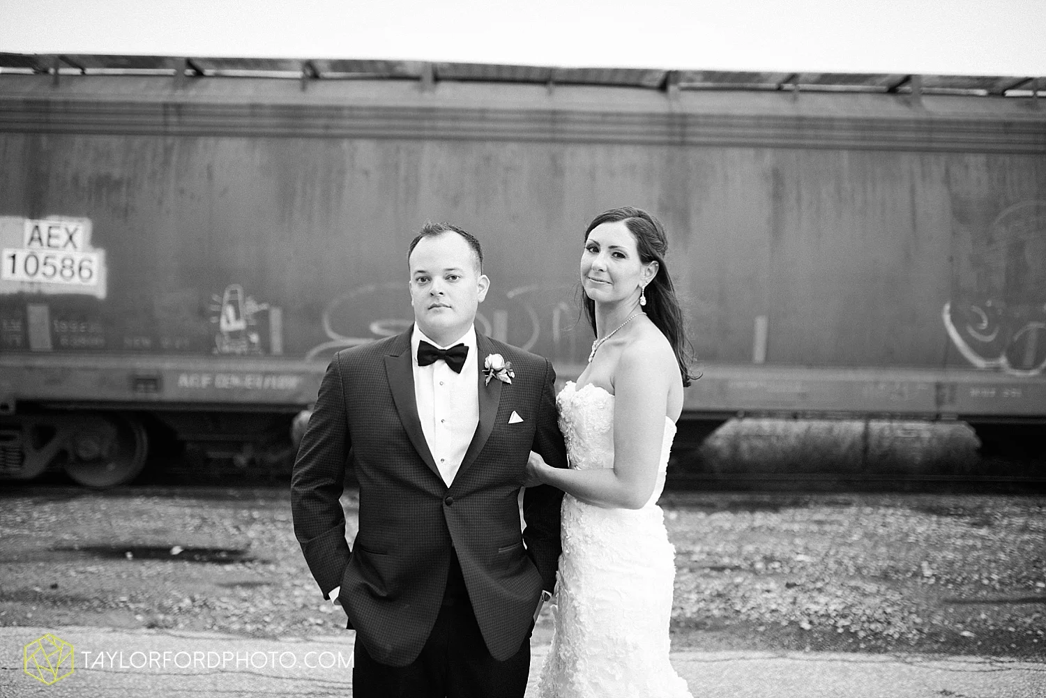 fort_wayne_indiana_wedding_photographer_taylor_ford_dupont_downs_0480.jpg