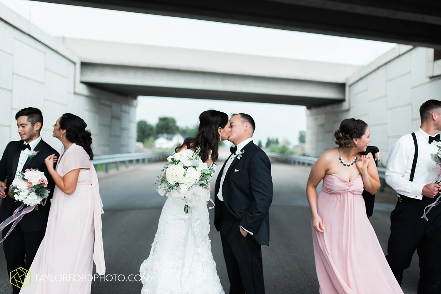 fort_wayne_indiana_wedding_photographer_taylor_ford_dupont_downs_0484.jpg