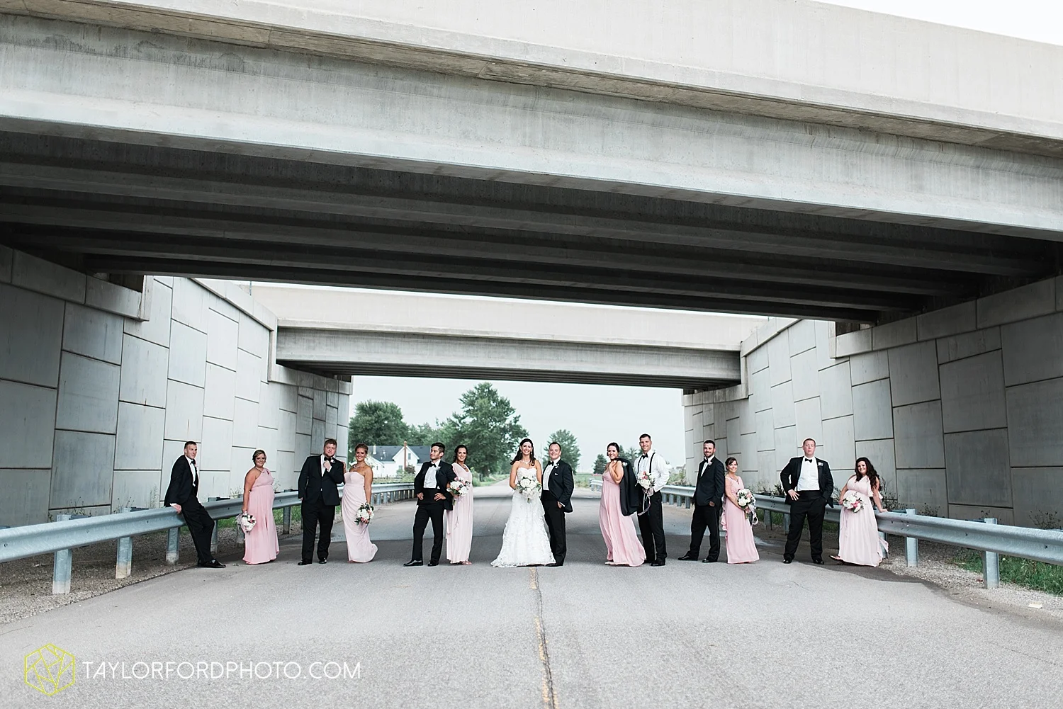 fort_wayne_indiana_wedding_photographer_taylor_ford_dupont_downs_0483.jpg