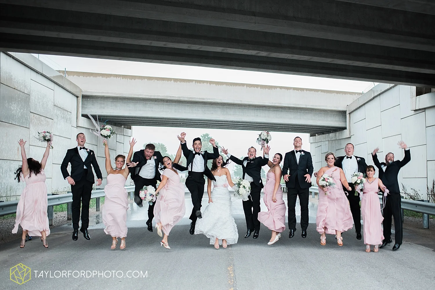fort_wayne_indiana_wedding_photographer_taylor_ford_dupont_downs_0487.jpg