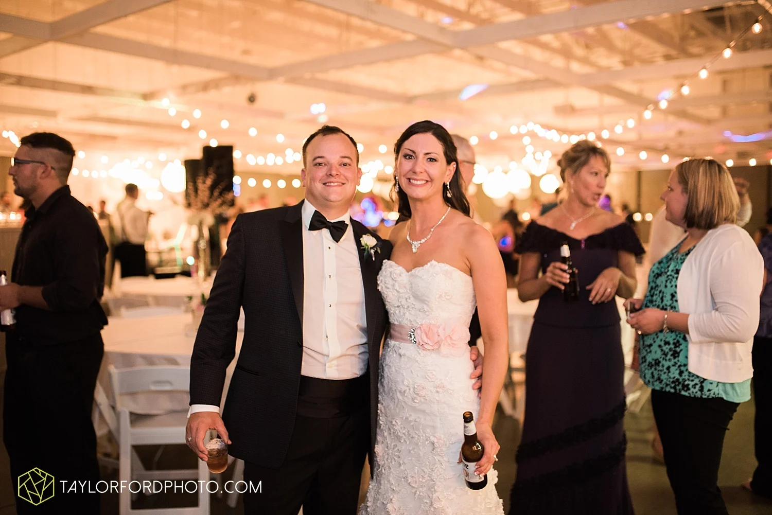 fort_wayne_indiana_wedding_photographer_taylor_ford_dupont_downs_0550.jpg
