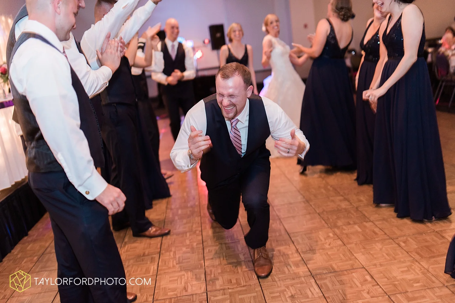 van_wert_ohio_fort_wayne_indiana__photographer_taylor_ford_nashville_tennessee_family_wedding_senior_cerutis_catering_2560.jpg
