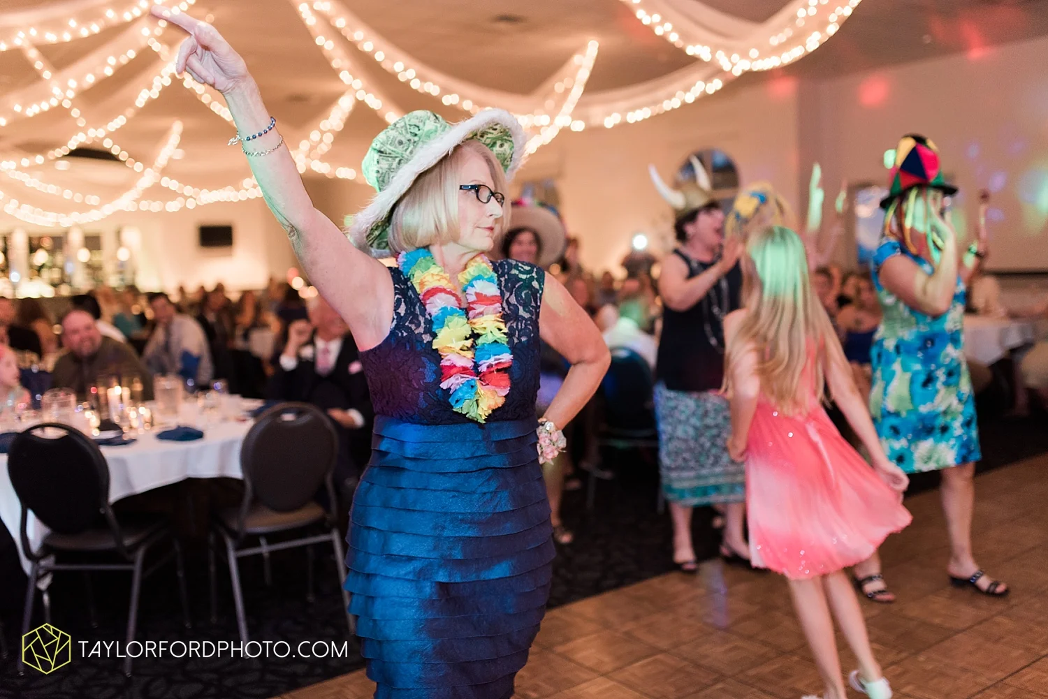 van_wert_ohio_fort_wayne_indiana__photographer_taylor_ford_nashville_tennessee_family_wedding_senior_cerutis_catering_2561.jpg