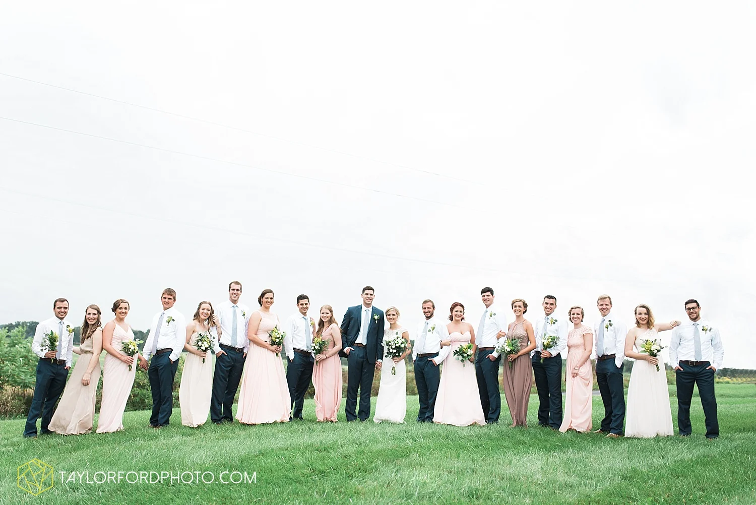 fort_wayne_indiana_van_wert_columbus_ohio_nashville_tennessee_photographer_taylor_ford_shoppes_at_old_mill_wedding_0660.jpg