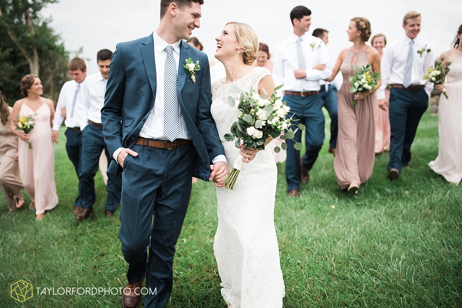 fort_wayne_indiana_van_wert_columbus_ohio_nashville_tennessee_photographer_taylor_ford_shoppes_at_old_mill_wedding_0661.jpg