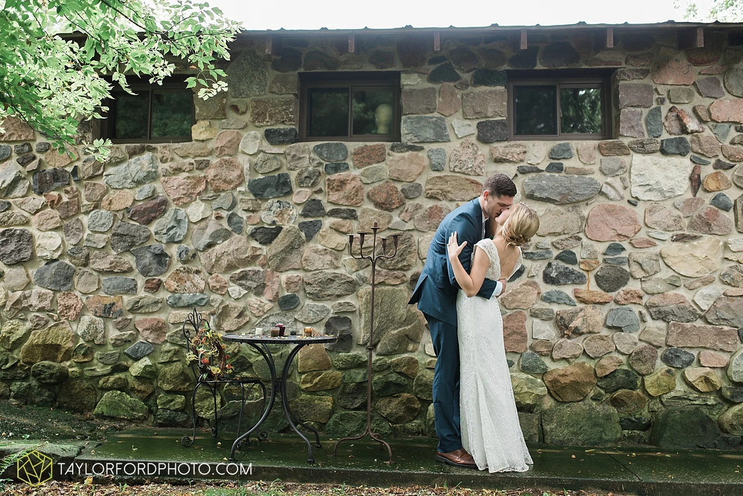 fort_wayne_indiana_van_wert_columbus_ohio_nashville_tennessee_photographer_taylor_ford_shoppes_at_old_mill_wedding_0719.jpg