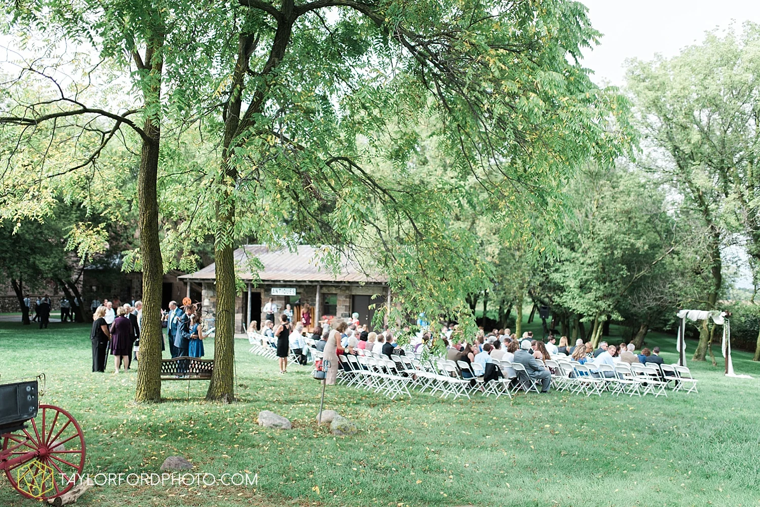 fort_wayne_indiana_van_wert_columbus_ohio_nashville_tennessee_photographer_taylor_ford_shoppes_at_old_mill_wedding_0726.jpg