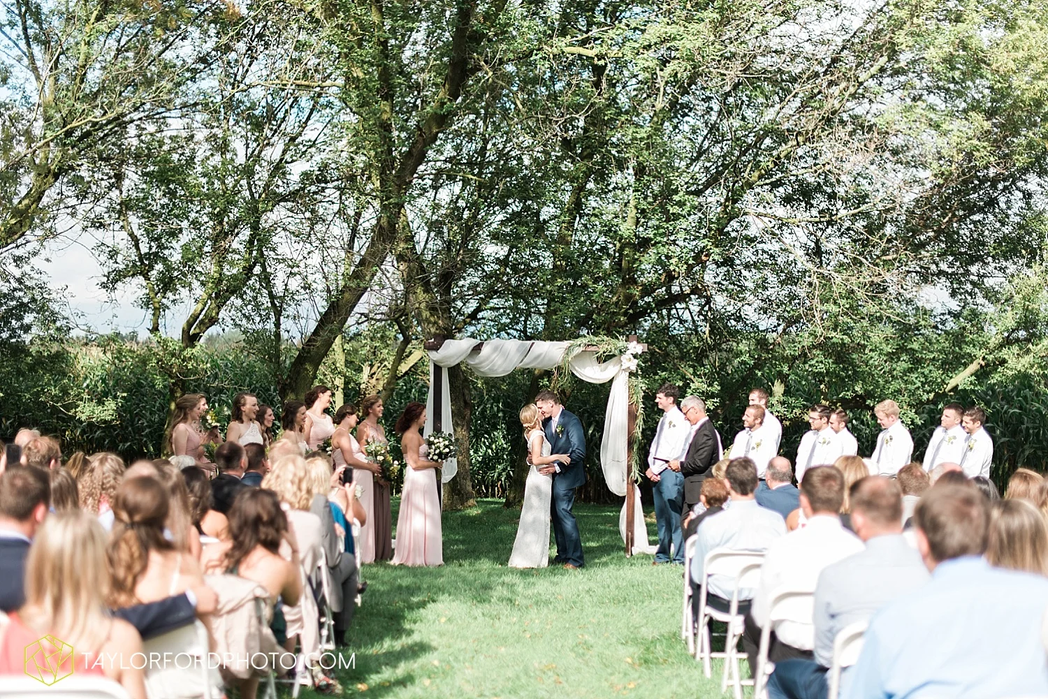 fort_wayne_indiana_van_wert_columbus_ohio_nashville_tennessee_photographer_taylor_ford_shoppes_at_old_mill_wedding_0732.jpg