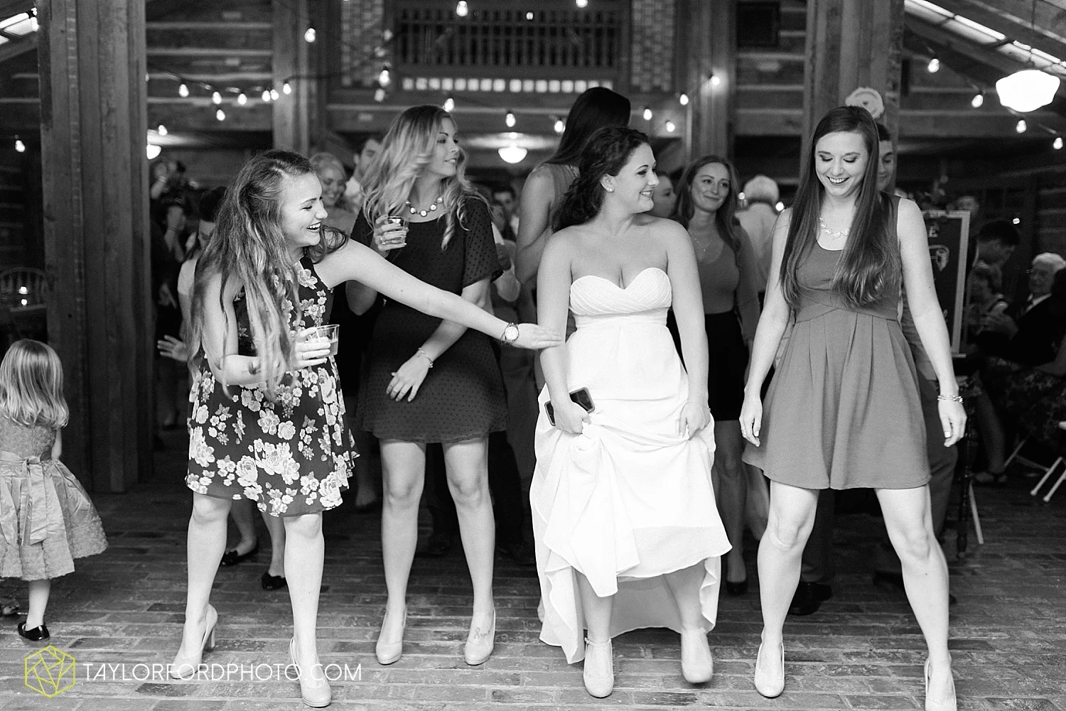 fort_wayne_indiana_van_wert_columbus_ohio_nashville_tennessee_photographer_taylor_ford_shoppes_at_old_mill_wedding_0737.jpg