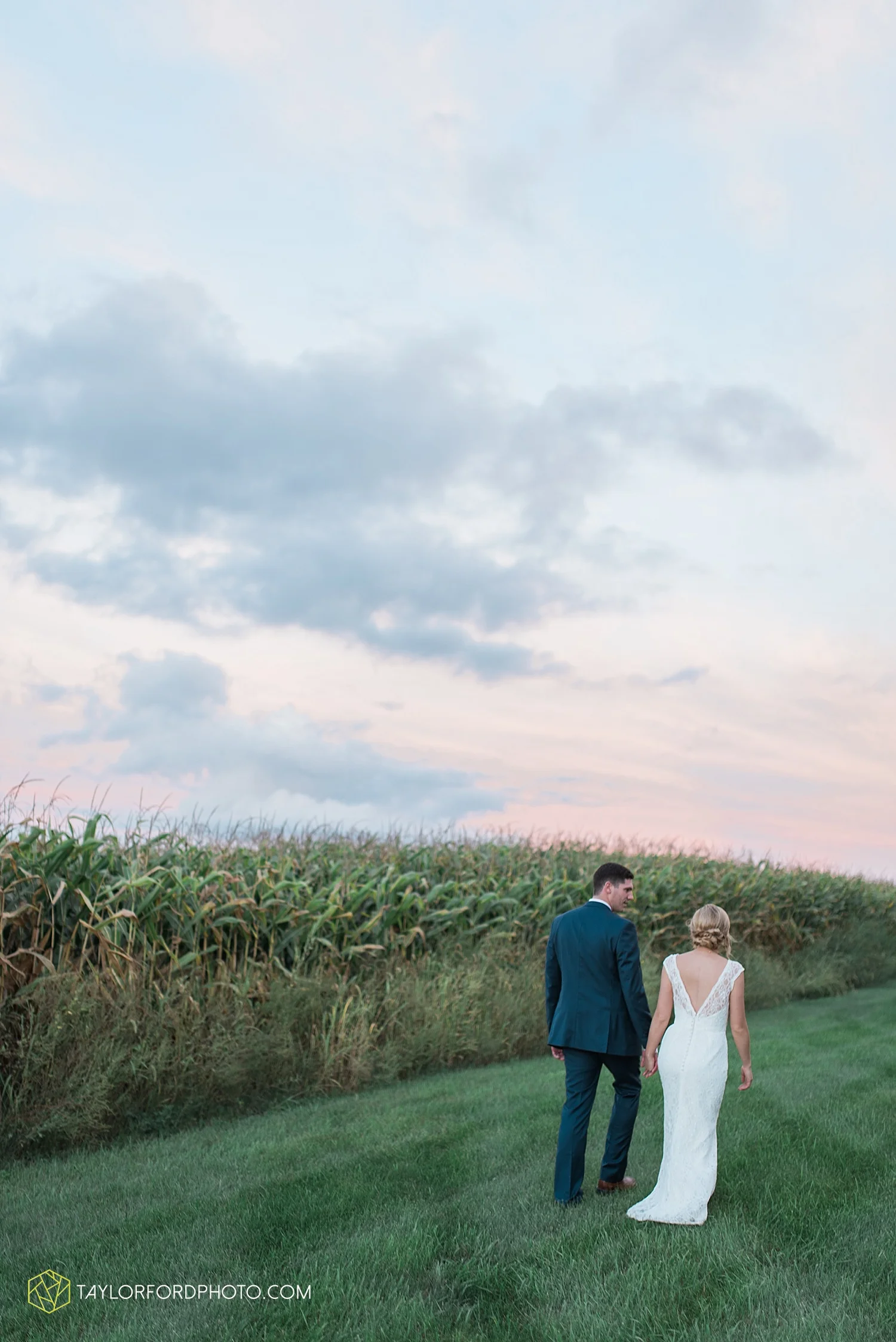 fort_wayne_indiana_van_wert_columbus_ohio_nashville_tennessee_photographer_taylor_ford_shoppes_at_old_mill_wedding_0741.jpg