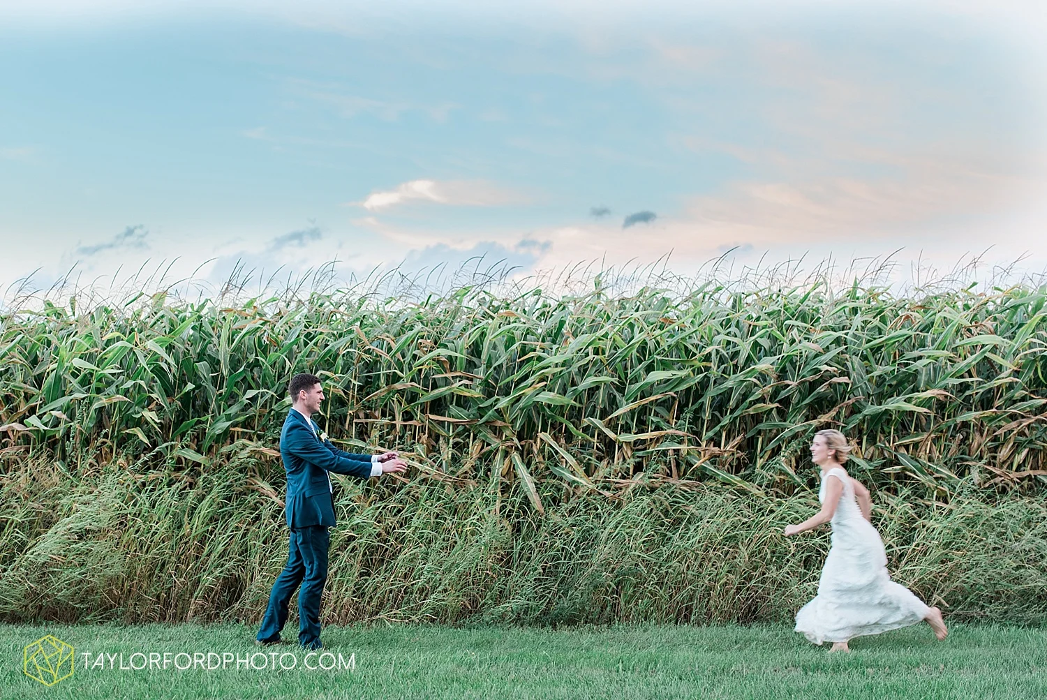 fort_wayne_indiana_van_wert_columbus_ohio_nashville_tennessee_photographer_taylor_ford_shoppes_at_old_mill_wedding_0742.jpg