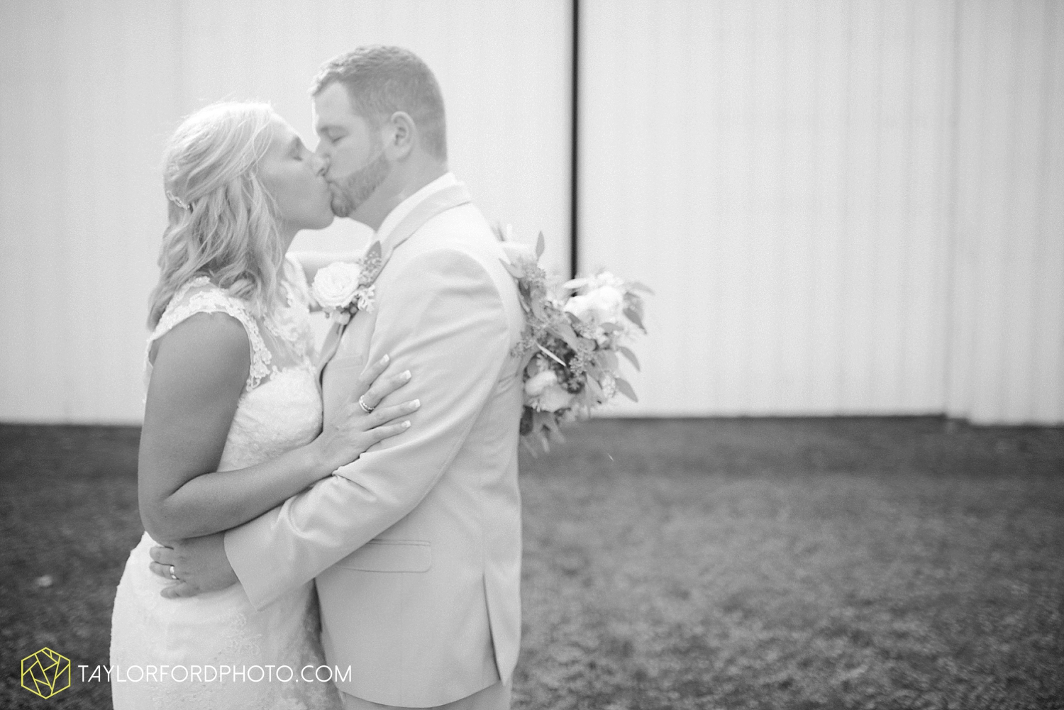 van_wert_ohio_fort_wayne_warsaw_indiana_wedding_photographer_taylor_ford_silver_lake_2896.jpg