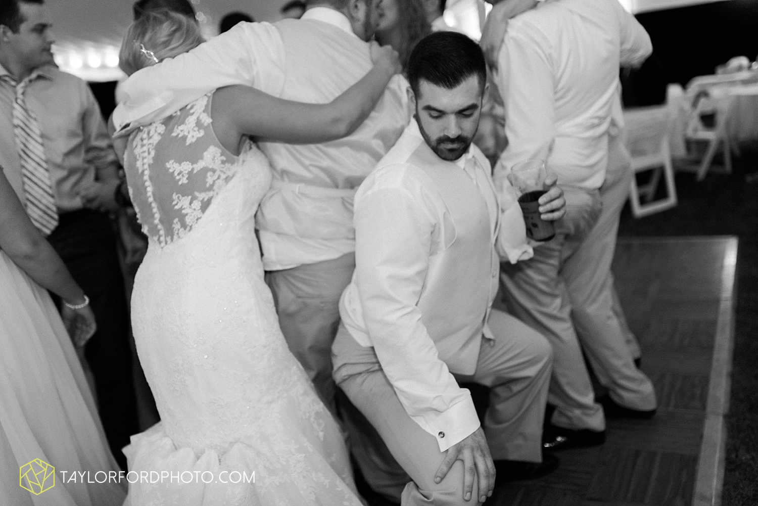 van_wert_ohio_fort_wayne_warsaw_indiana_wedding_photographer_taylor_ford_silver_lake_2951.jpg