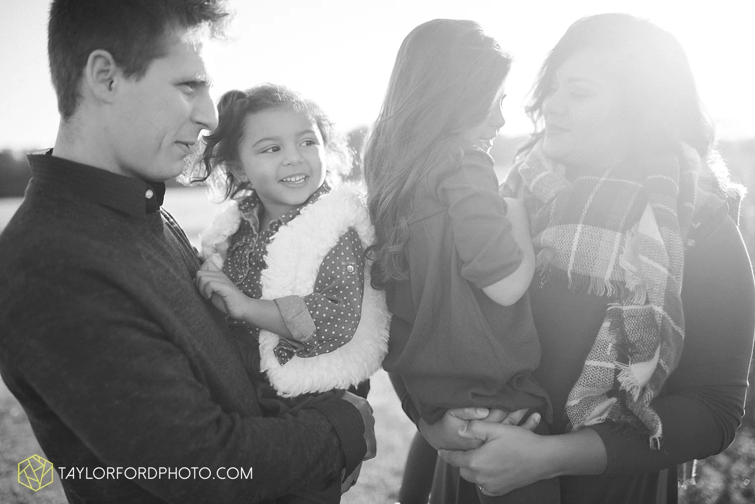 van_wert_ohio_downtown_main_street_fort_wayne_indiana_family_photographer_taylor_ford_3180.jpg