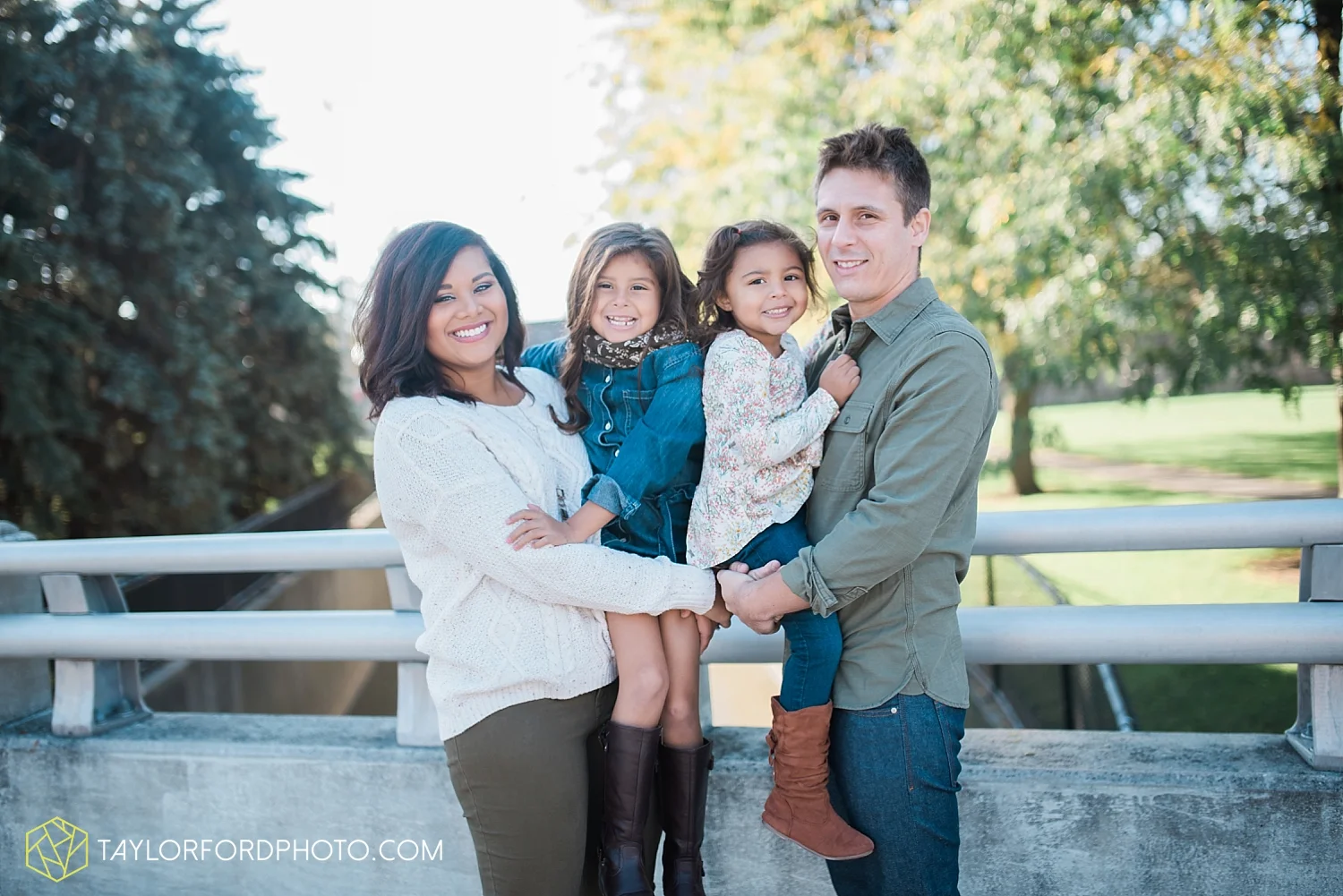van_wert_ohio_downtown_main_street_fort_wayne_indiana_family_photographer_taylor_ford_3199.jpg
