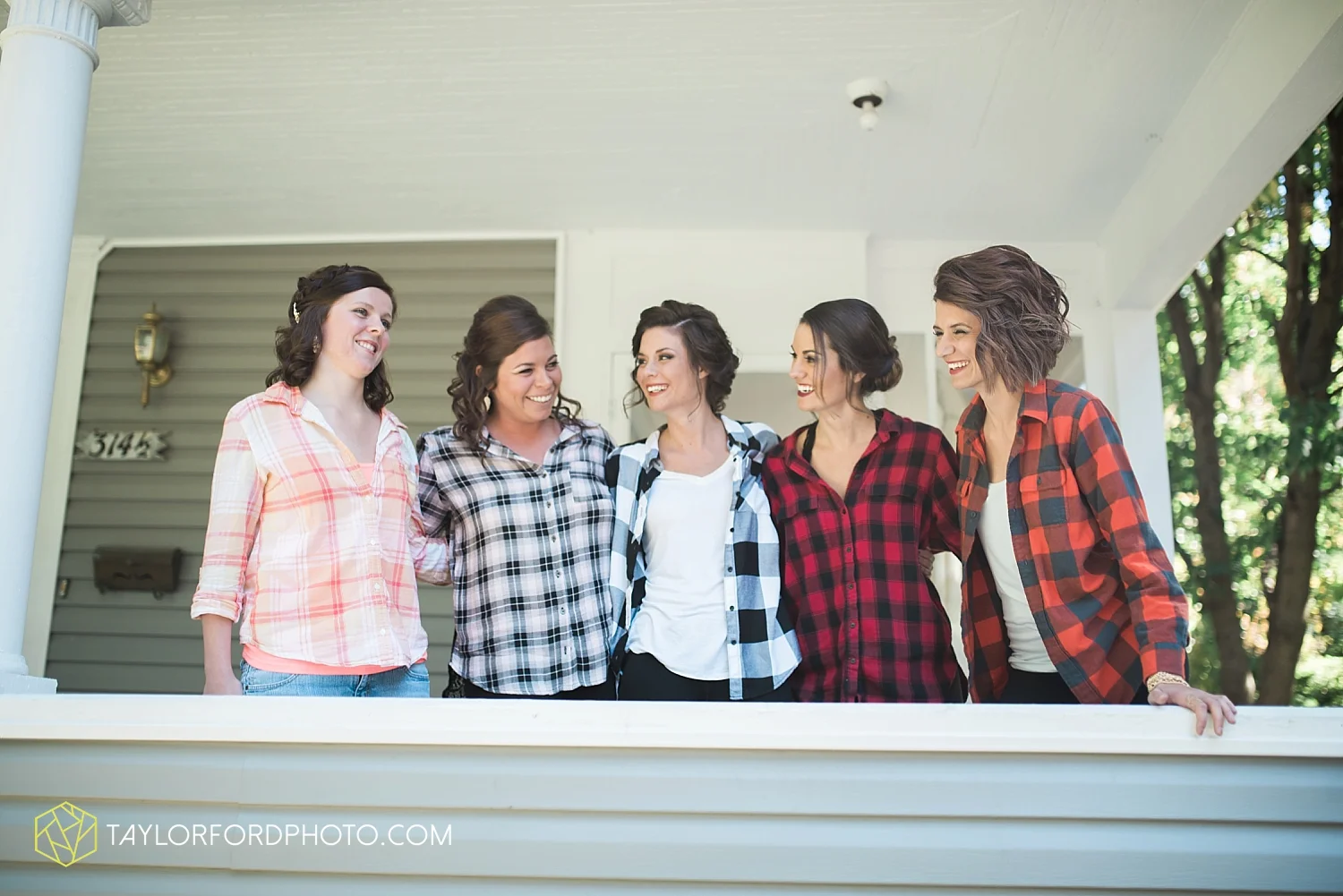 van_wert_ohio_dairy_barn_fairgrounds_fort_wayne_indiana_wedding_photographer_taylor_ford_3242.jpg