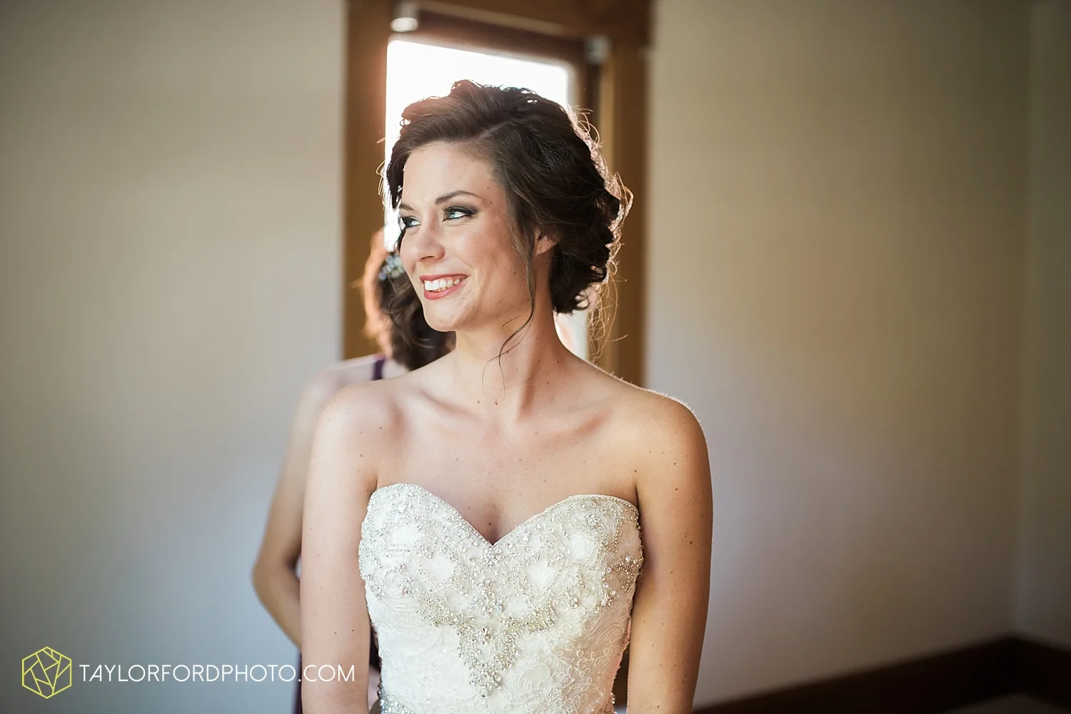 van_wert_ohio_dairy_barn_fairgrounds_fort_wayne_indiana_wedding_photographer_taylor_ford_3246.jpg