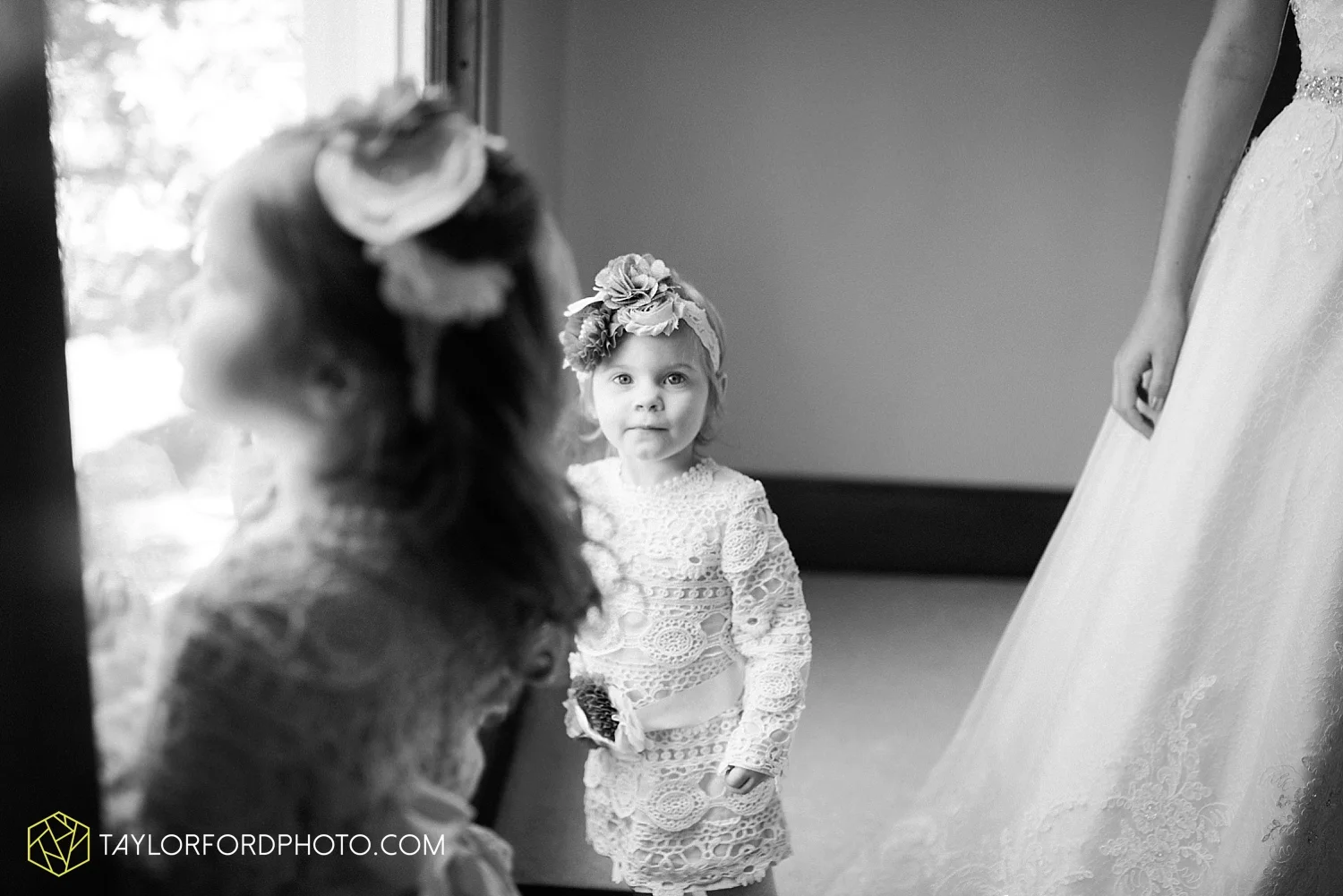 van_wert_ohio_dairy_barn_fairgrounds_fort_wayne_indiana_wedding_photographer_taylor_ford_3247.jpg