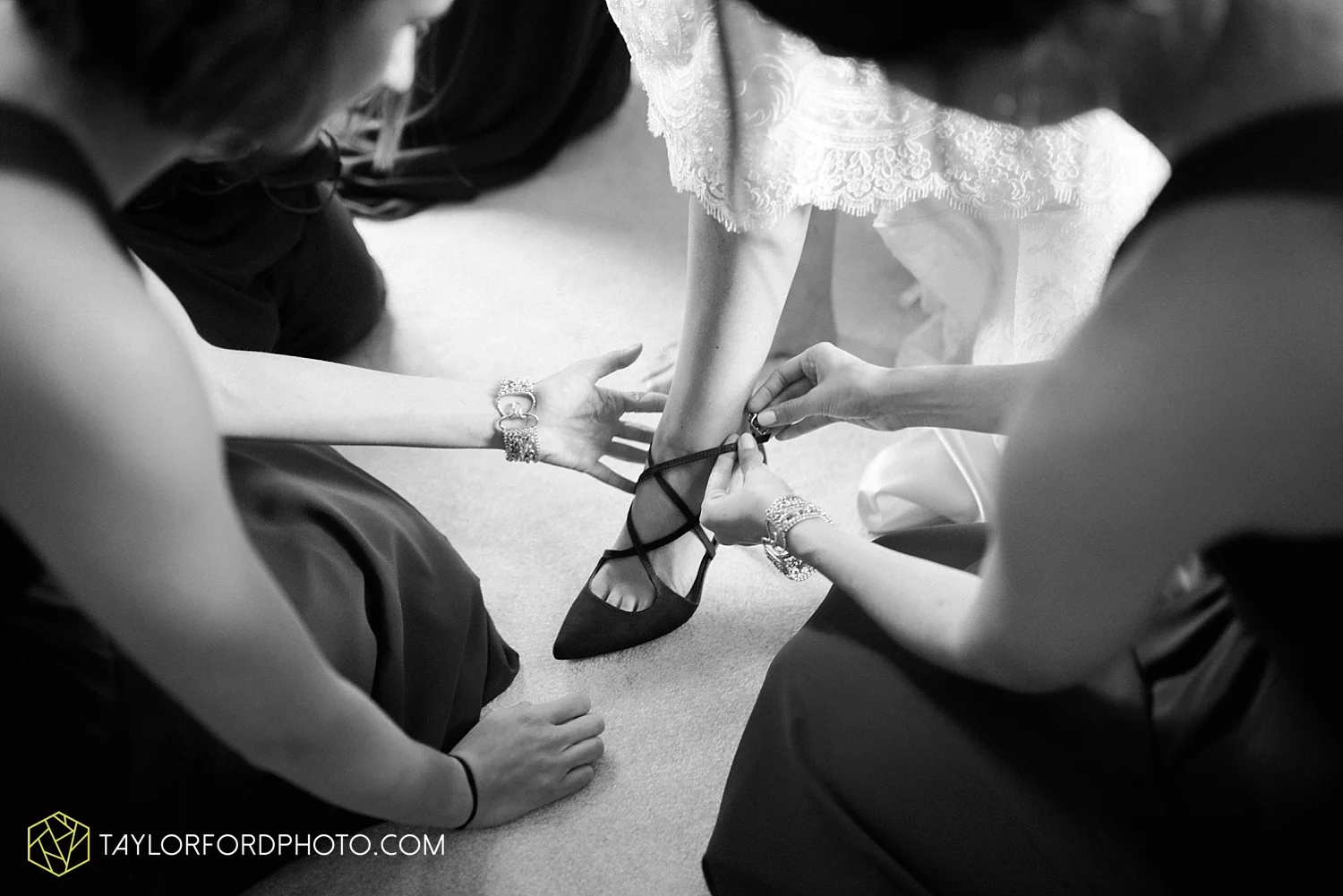 van_wert_ohio_dairy_barn_fairgrounds_fort_wayne_indiana_wedding_photographer_taylor_ford_3248.jpg