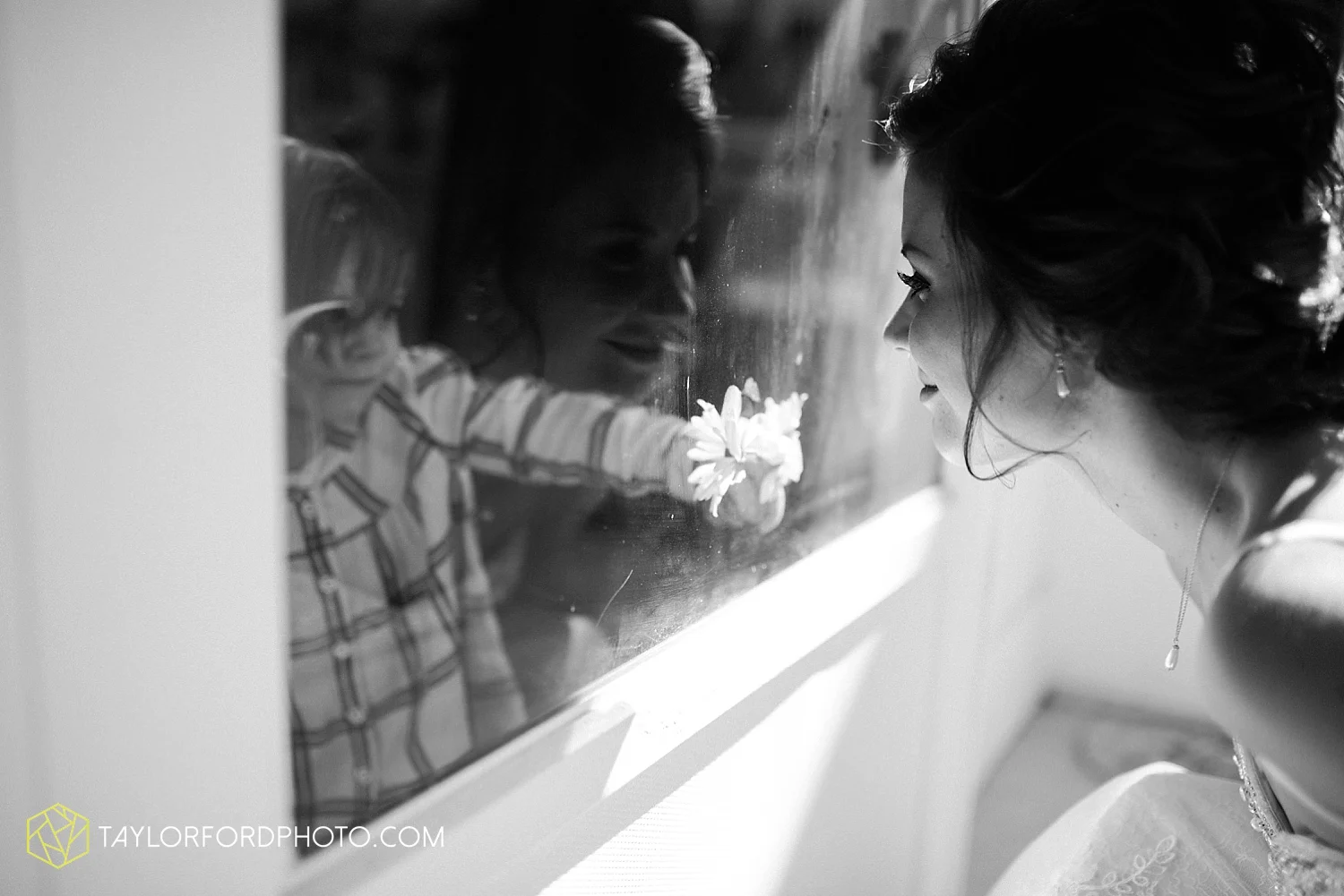 van_wert_ohio_dairy_barn_fairgrounds_fort_wayne_indiana_wedding_photographer_taylor_ford_3254.jpg