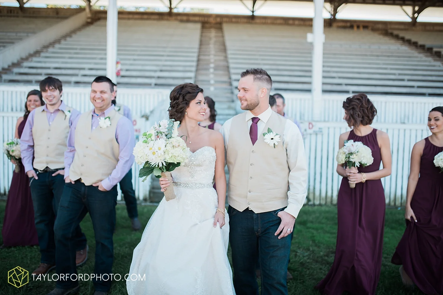 van_wert_ohio_dairy_barn_fairgrounds_fort_wayne_indiana_wedding_photographer_taylor_ford_3260.jpg