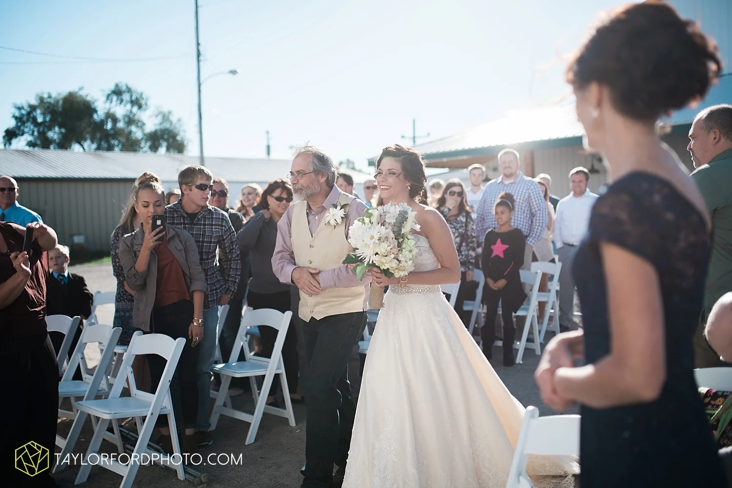 van_wert_ohio_dairy_barn_fairgrounds_fort_wayne_indiana_wedding_photographer_taylor_ford_3321.jpg