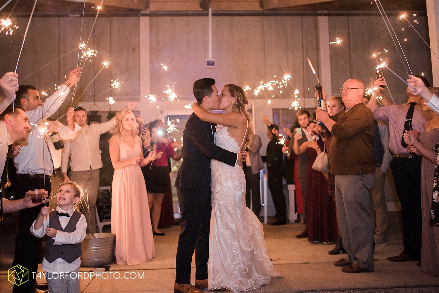 fort_wayne_indiana_wedding_photographer_van_wert_ohio_kevin_and_jayde_dupont_downs_taylor_ford_3721.jpg