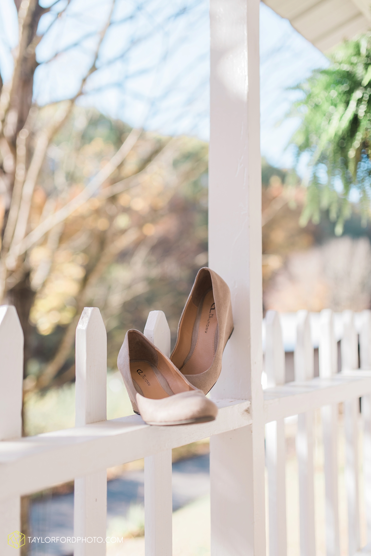 gatlinburg_tennessee_photographer_taylor_ford_weddings_enchanted_valley_barn_3777.jpg
