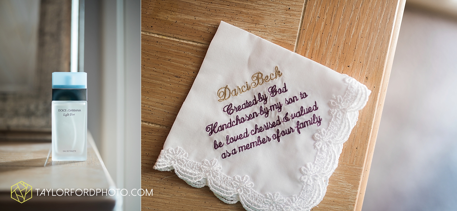 gatlinburg_tennessee_photographer_taylor_ford_weddings_enchanted_valley_barn_3786.jpg