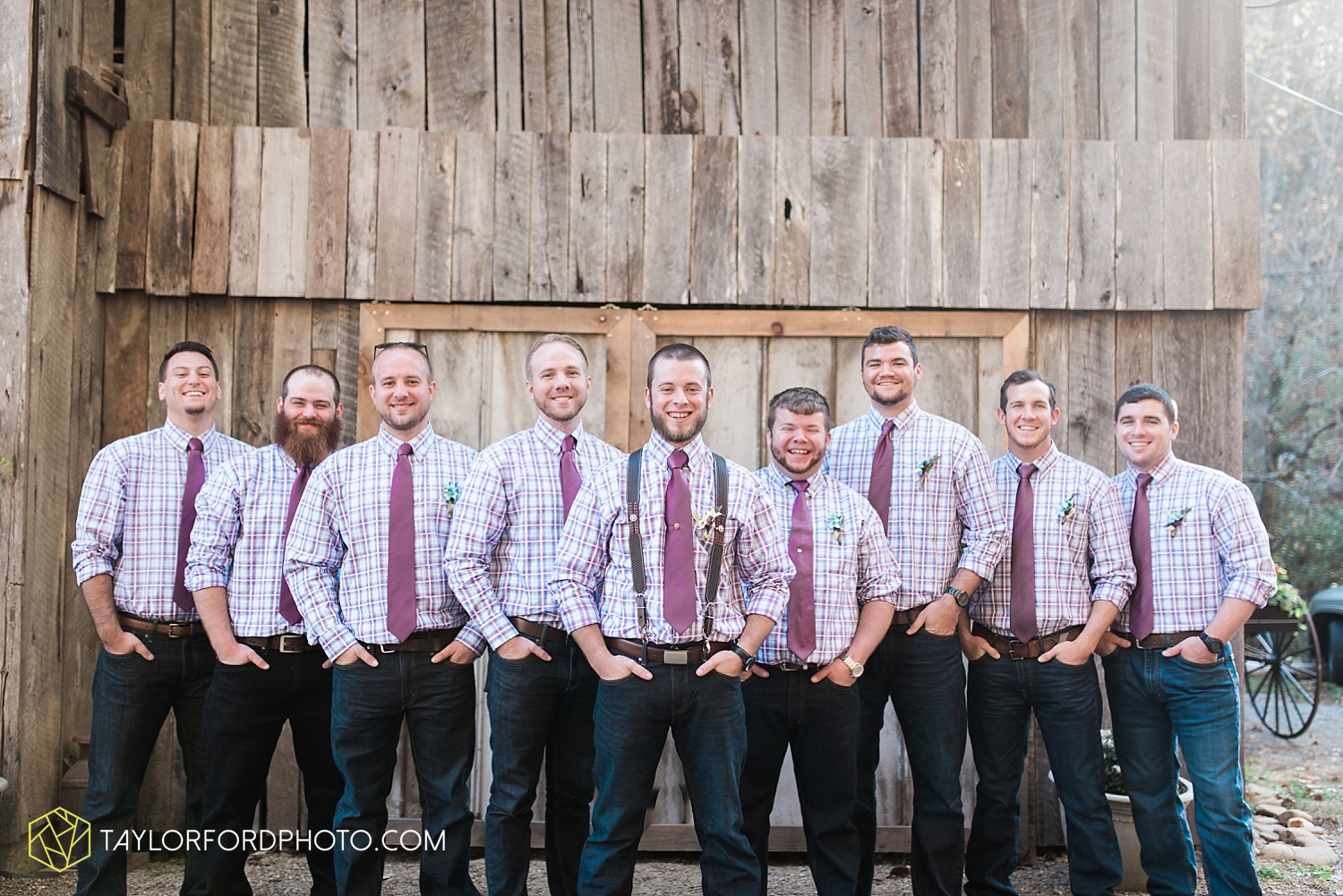 gatlinburg_tennessee_photographer_taylor_ford_weddings_enchanted_valley_barn_3848.jpg