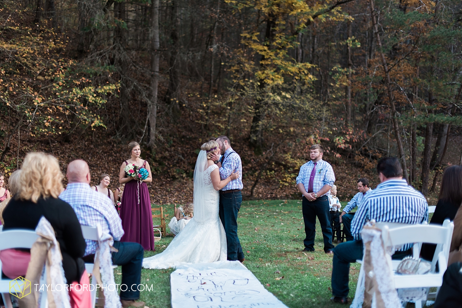 gatlinburg_tennessee_photographer_taylor_ford_weddings_enchanted_valley_barn_3864.jpg