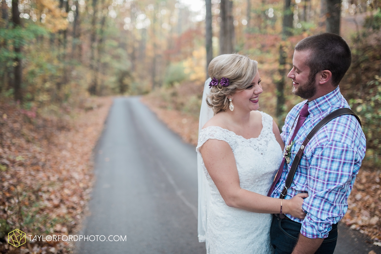 gatlinburg_tennessee_photographer_taylor_ford_weddings_enchanted_valley_barn_3882.jpg