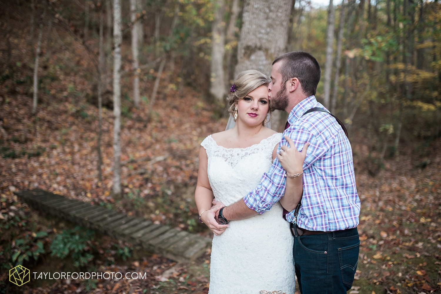 gatlinburg_tennessee_photographer_taylor_ford_weddings_enchanted_valley_barn_3884.jpg