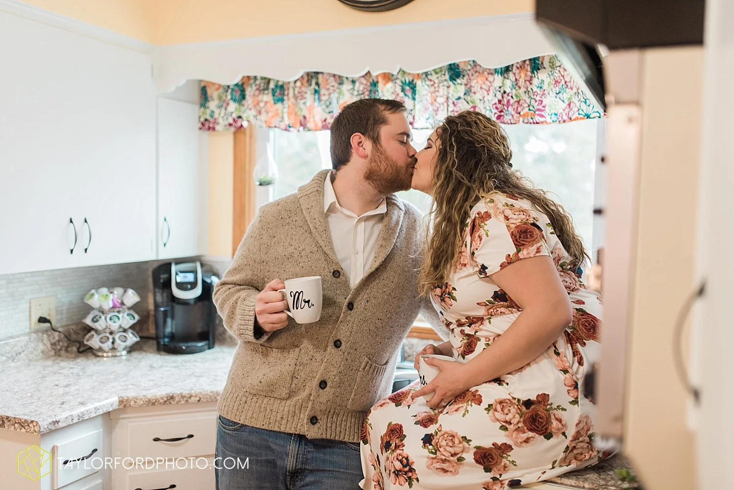 van_wert_ohio_couples_photographer_first_christmas_quincy_and_weston_taylor_ford_0938.jpg