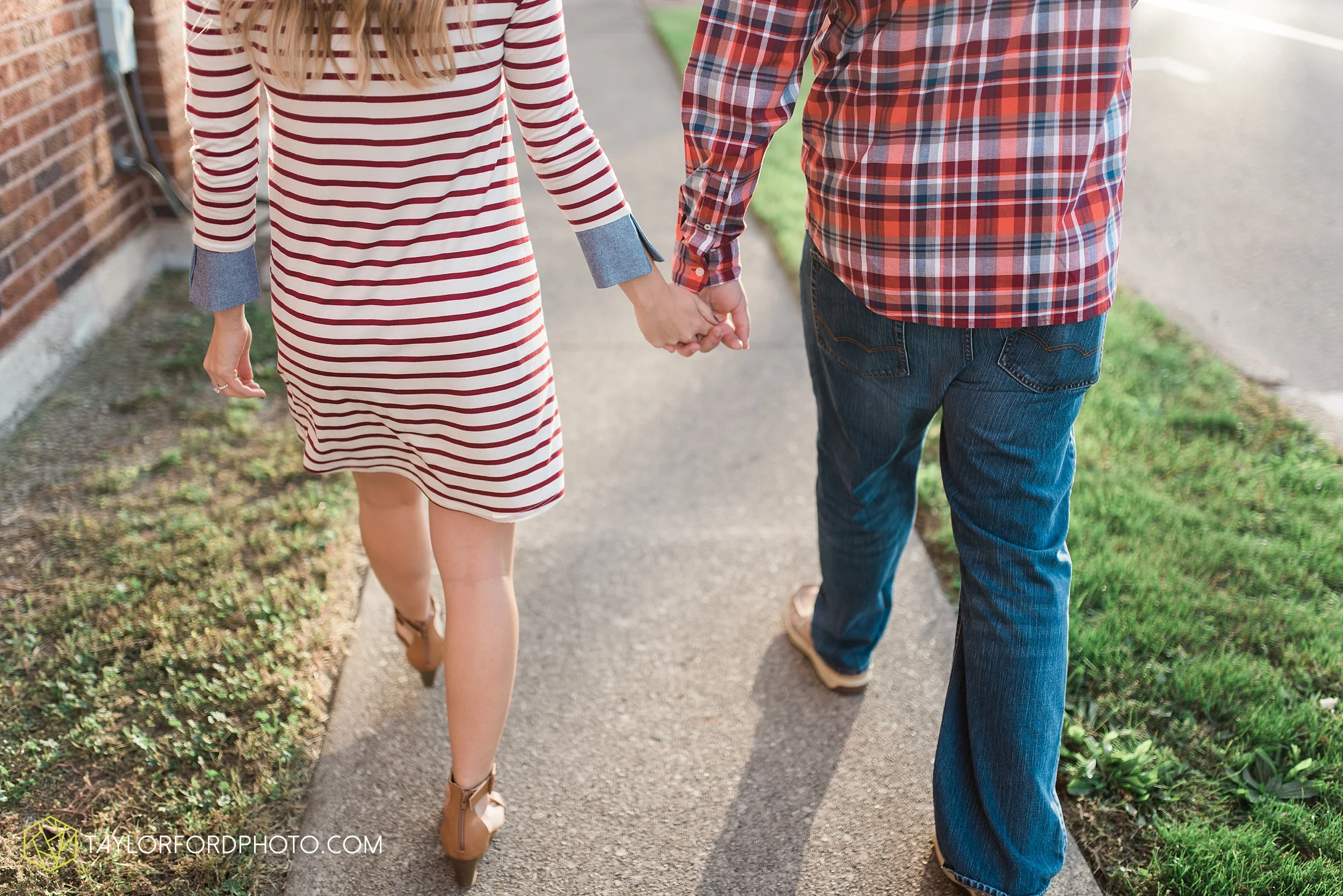 van-wert-ohio-engagement-wedding-photographer-Taylor-Ford-Photography-fall-farm-nature_4059.jpg