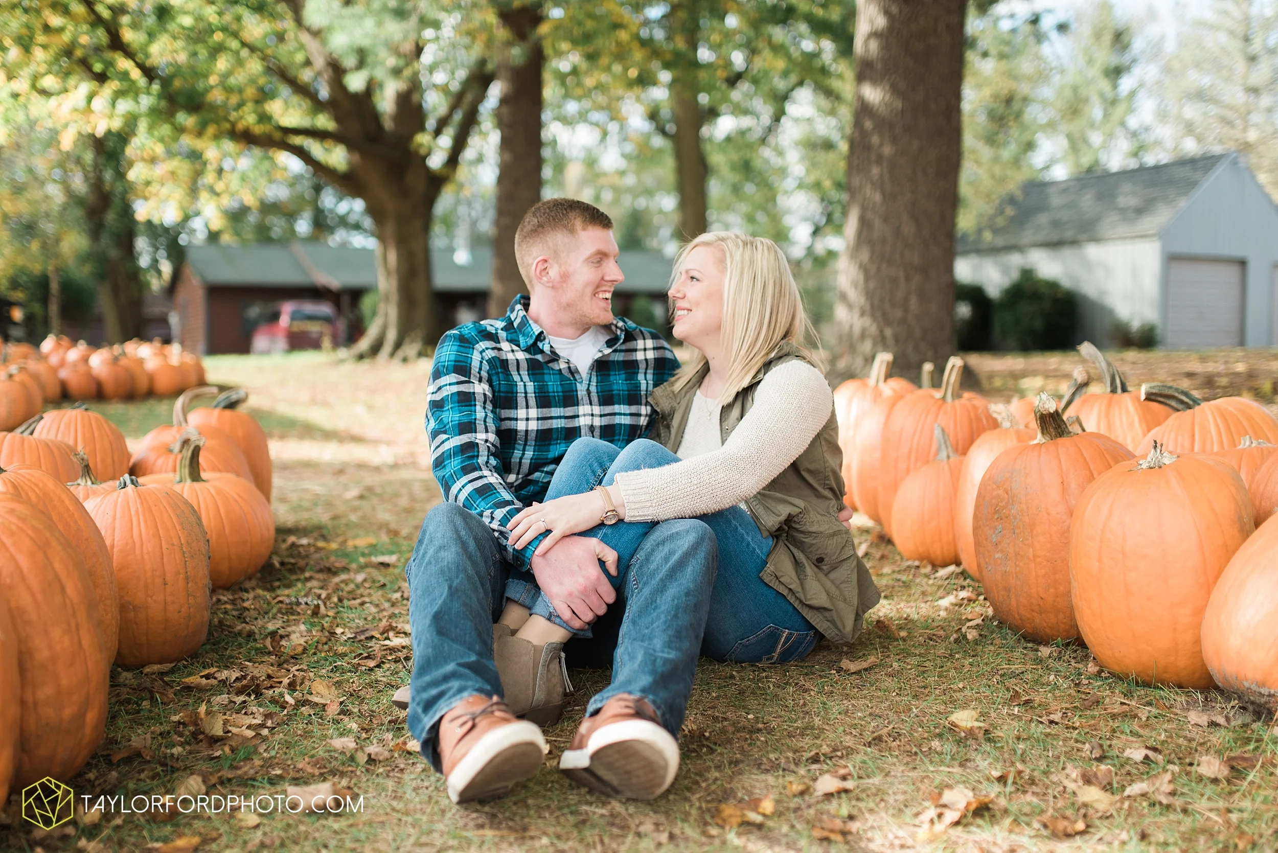 fort-wayne-leo-indiana-engagement-wedding-photographer-Taylor-Ford-Photography-fall-farm-nature-october-pumpkin-patch_4161.jpg