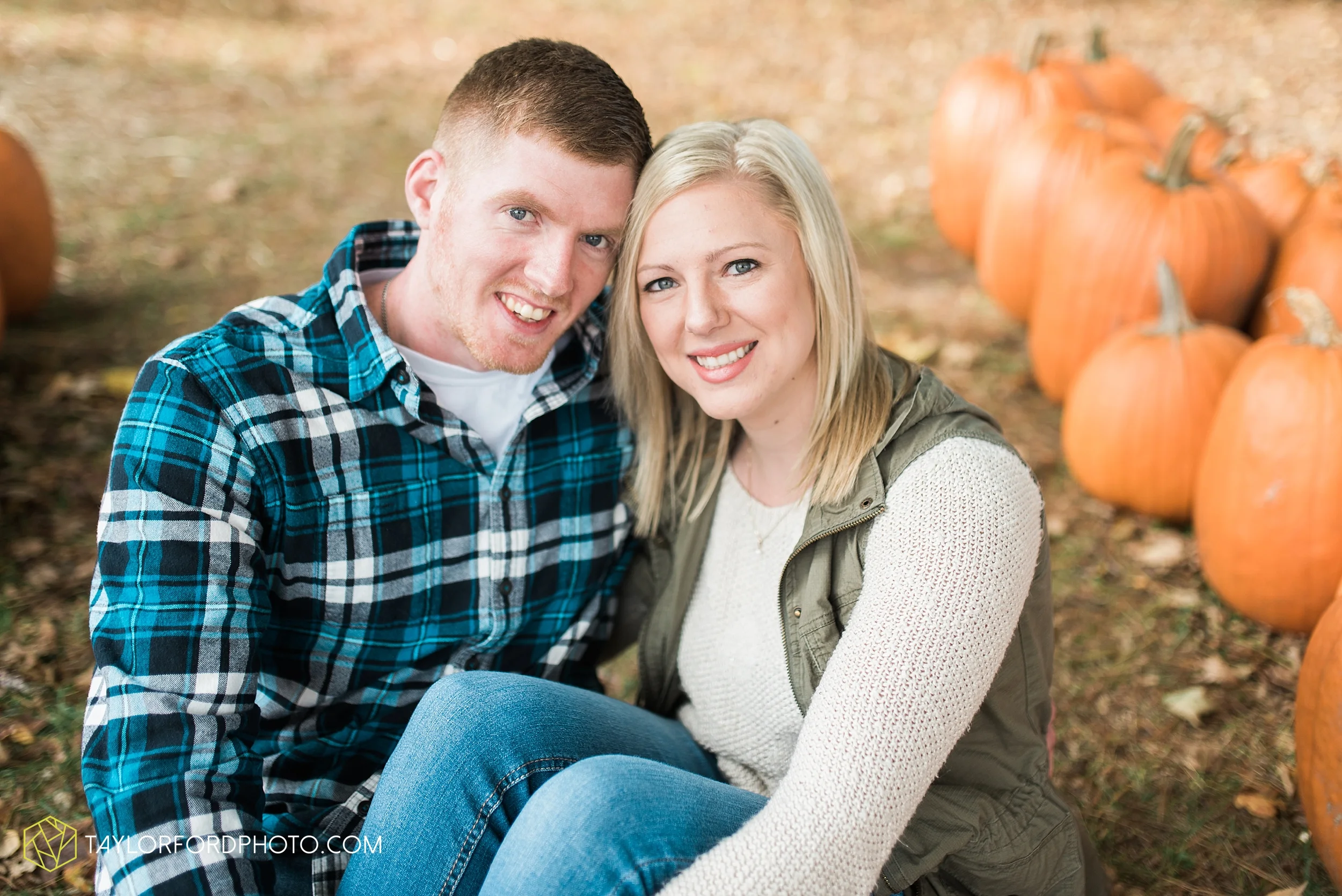 fort-wayne-leo-indiana-engagement-wedding-photographer-Taylor-Ford-Photography-fall-farm-nature-october-pumpkin-patch_4163.jpg