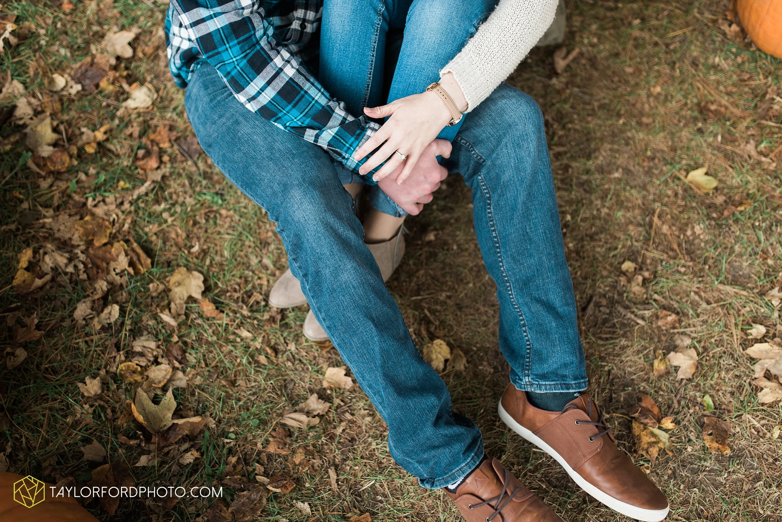 fort-wayne-leo-indiana-engagement-wedding-photographer-Taylor-Ford-Photography-fall-farm-nature-october-pumpkin-patch_4162.jpg
