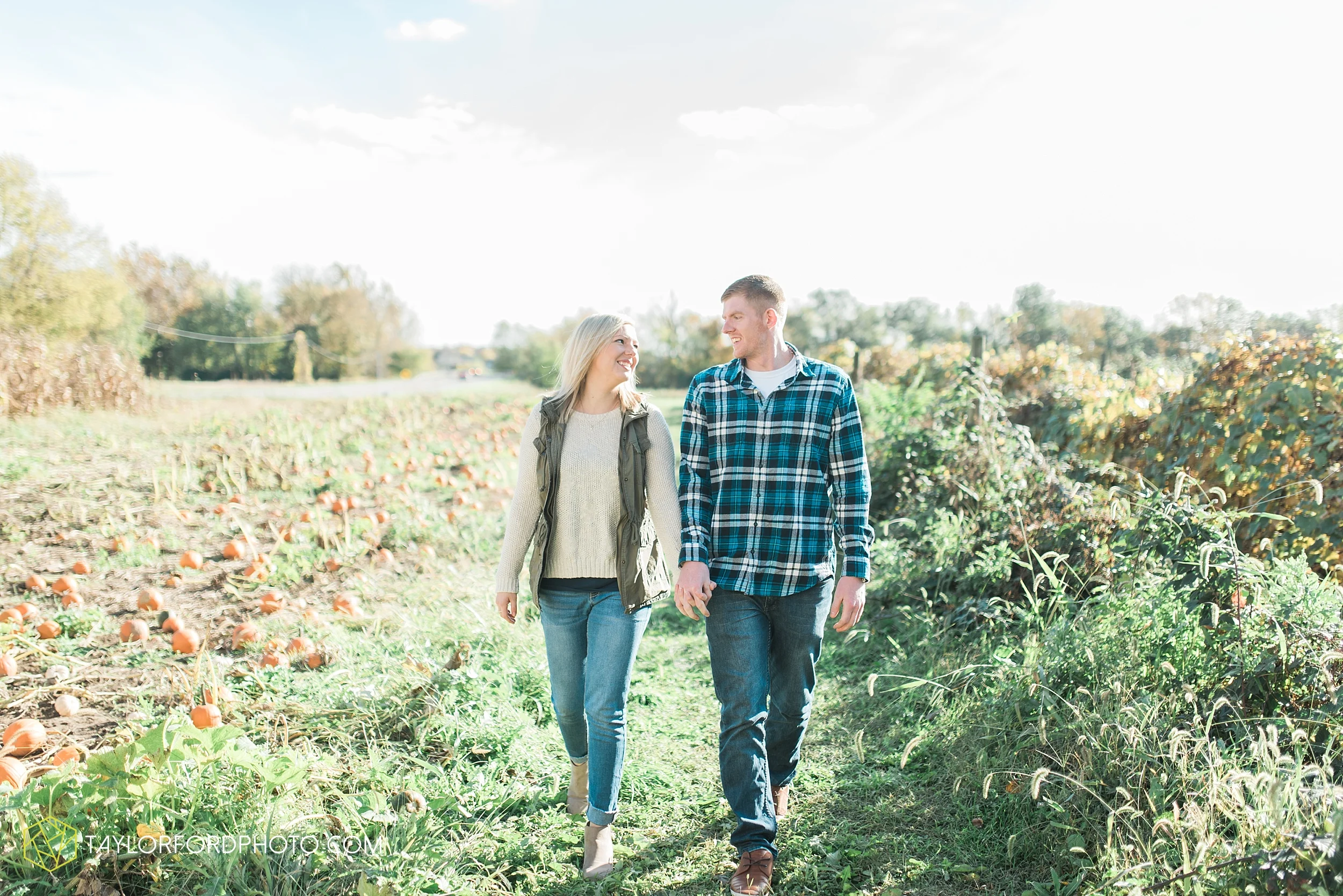 fort-wayne-leo-indiana-engagement-wedding-photographer-Taylor-Ford-Photography-fall-farm-nature-october-pumpkin-patch_4169.jpg