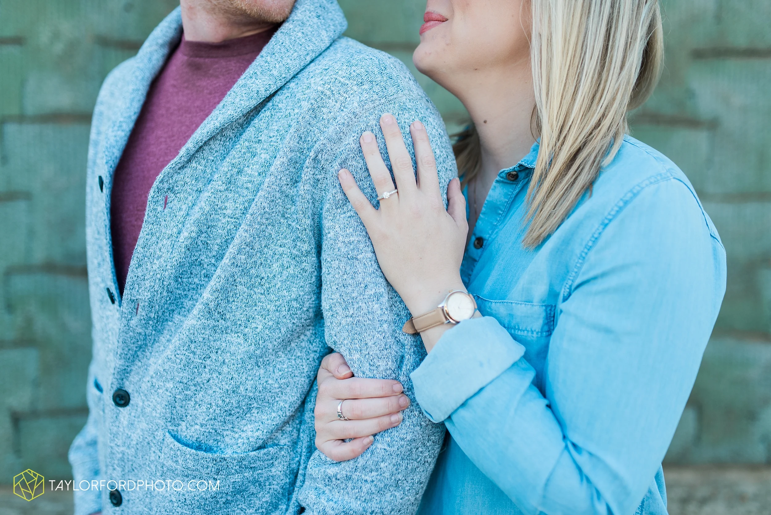 fort-wayne-leo-indiana-engagement-wedding-photographer-Taylor-Ford-Photography-fall-farm-nature-october-pumpkin-patch_4174.jpg