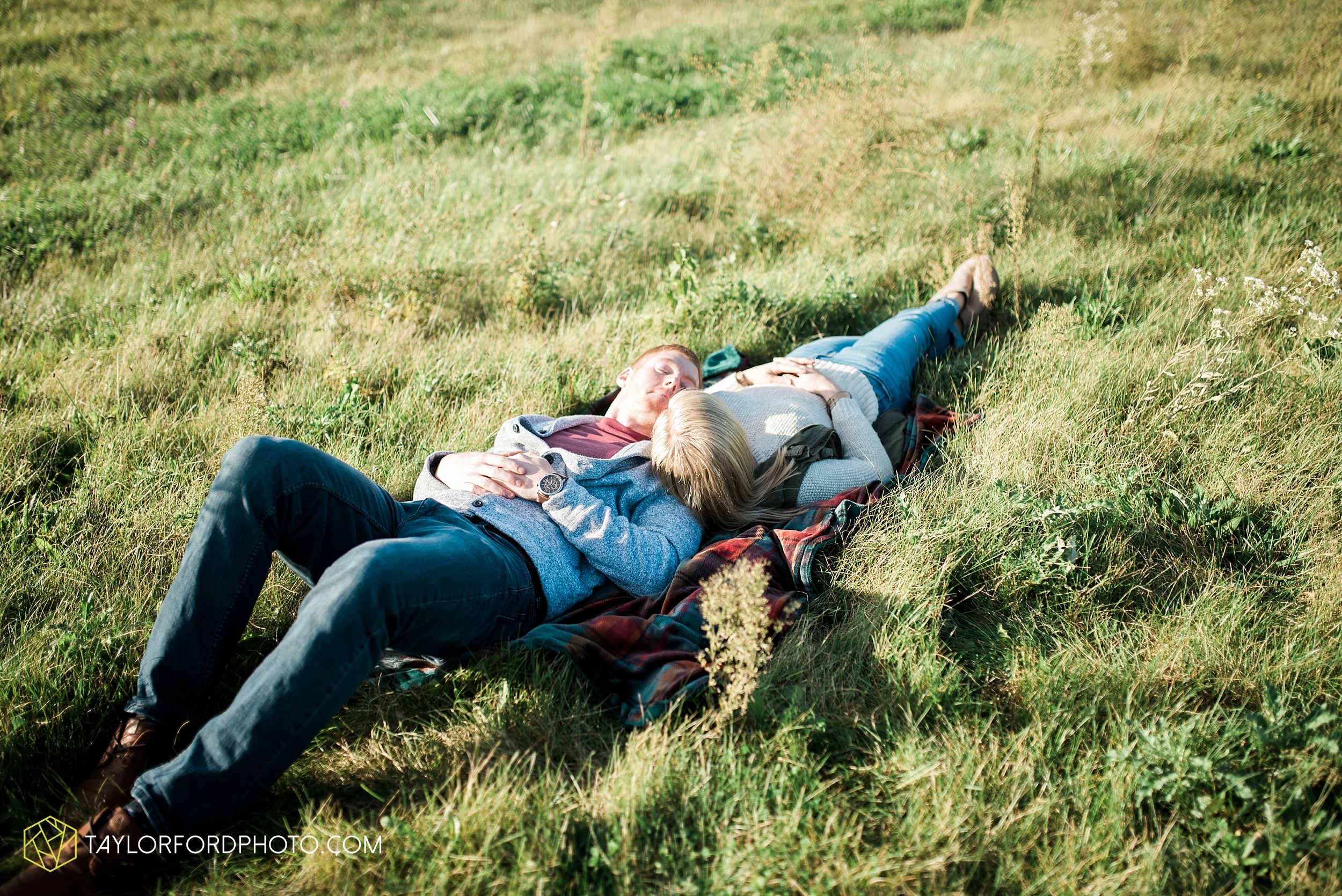 fort-wayne-leo-indiana-engagement-wedding-photographer-Taylor-Ford-Photography-fall-farm-nature-october-pumpkin-patch_4187.jpg