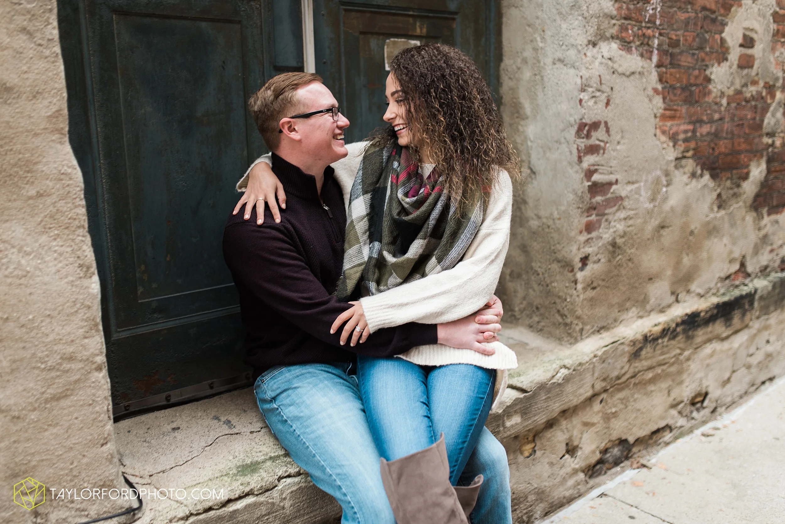 fort-wayne-indiana-engagement-photographer-rainy-day-session-Taylor-Ford-Photography_4990.jpg