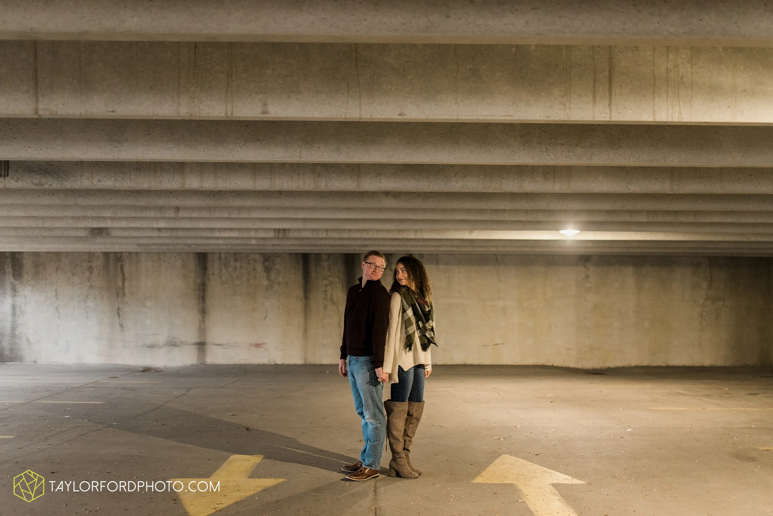 fort-wayne-indiana-engagement-photographer-rainy-day-session-Taylor-Ford-Photography_5004.jpg