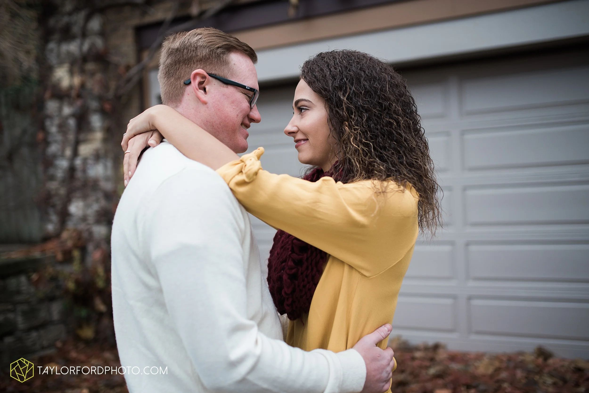 fort-wayne-indiana-engagement-photographer-rainy-day-session-Taylor-Ford-Photography_5018.jpg